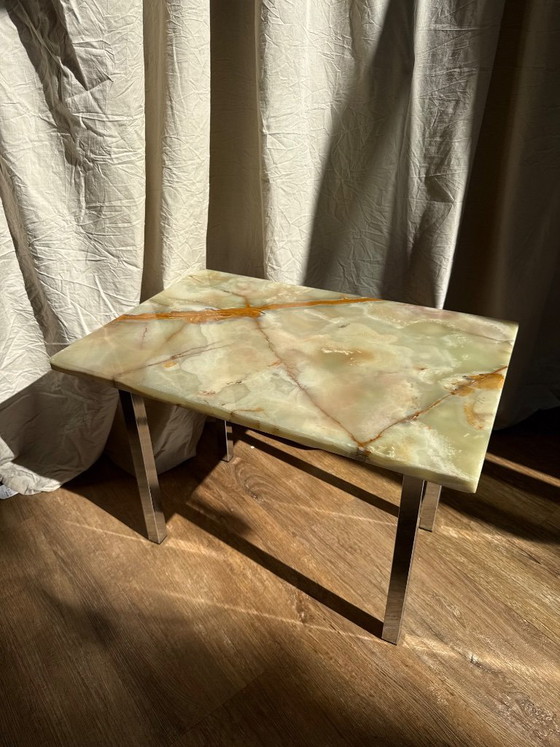 Image 1 of Tavolino laterale in marmo onice verde con base cromata