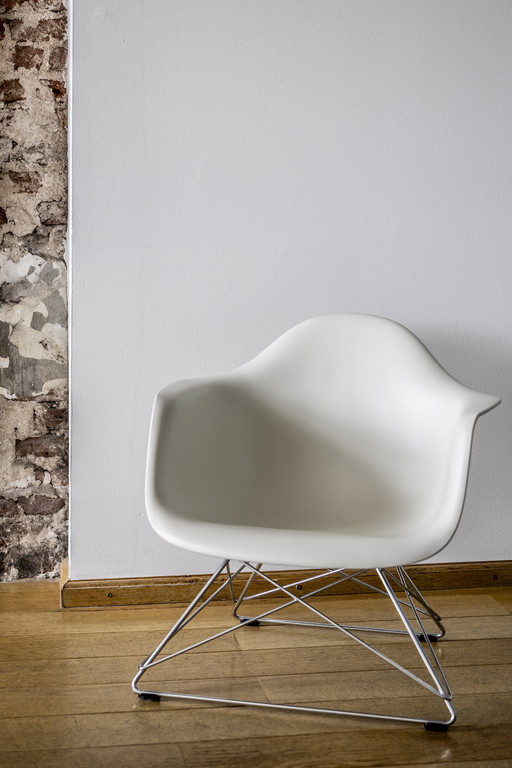 Vitra Eames LAR (Lounge Chair)