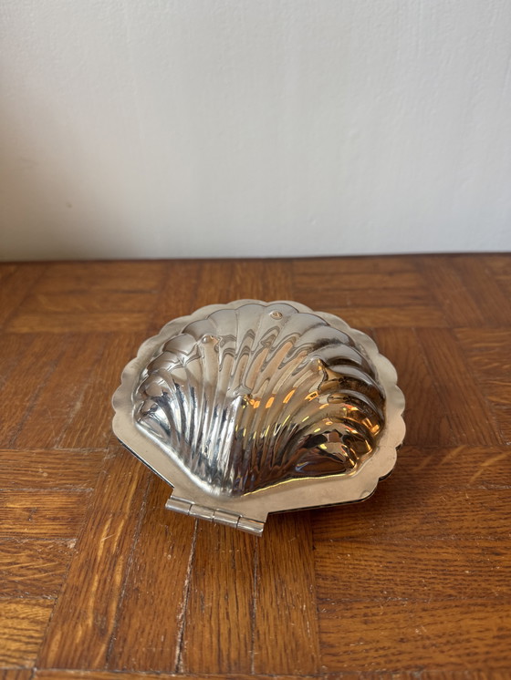 Image 1 of Ancien beurrier coquillage en métal argenté 