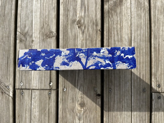 Image 1 of Acrylic on 3D linen canvas.

Size: 20 x 20 cm