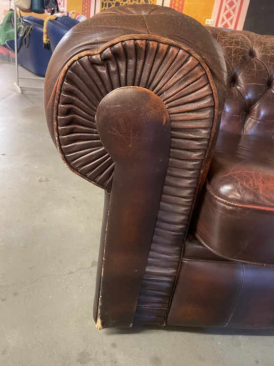 Image 1 of Divano a due posti in pelle inglese dal carattere distintivo