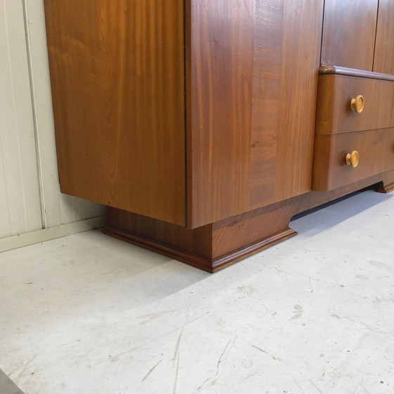 Image 1 of Magnifique armoire vintage spacieuse avec étagères suspendues et tiroirs amovibles.