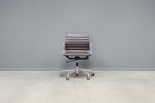 Eames EA117 office chair, 1x