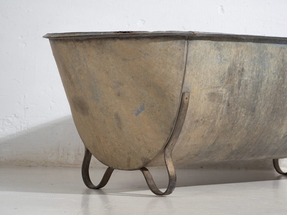 Bañera antigua de zinc galvanizado – Tina industrial europea – circa 1900 #7 – Accesorios de jardín, Iron (photo 10 of 34)
