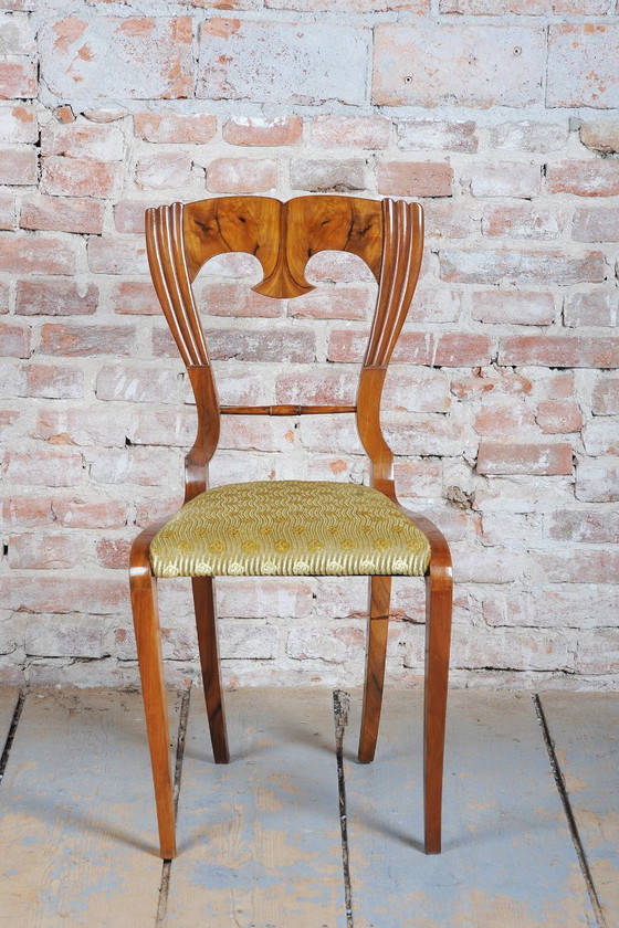 Juego de cuatro sillas Biedermeier restauradas, de nogal, de estilo polaco y checo, de la década de 1840. (photo 5 of 14)