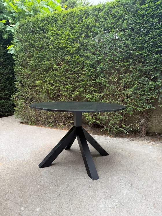 Table ronde noire Eames – Gispen, Tables de salle à manger, lamine, Métal (photo 4 of 5)