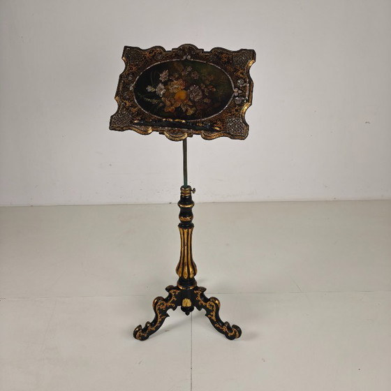 Image 1 of Atril francés antiguo de papel maché lacado con incrustaciones de nácar, ca. 1880.