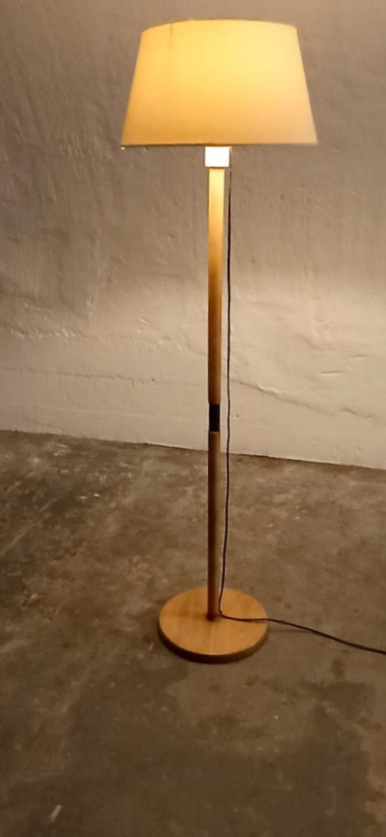 Image 1 of lampadaire vintage à base en bois