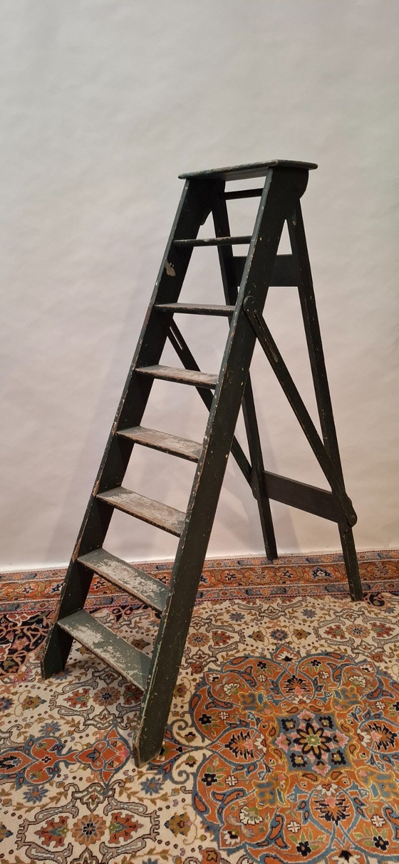 Scala da Pittore Vintage in Legno con Strato di Vernice Verde Scuro Consumato – Decorazione, Wood (photo 3 of 7)
