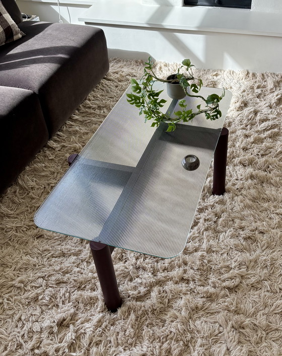 Image 1 of KOB Table Noo.ma, Wine Red, Ribbed Glass, Wooden Base