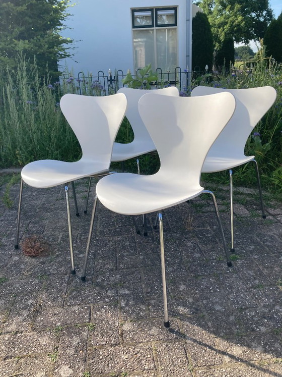 Image 1 of 4x Arne Jacobsen/Fritz Hansen Butterfly Chair 3107 - white - like new!