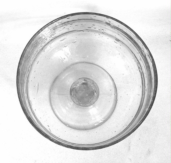 Image 1 of Gran cuenco de cristal sobre soporte, años 70, 18,5 cm de diámetro