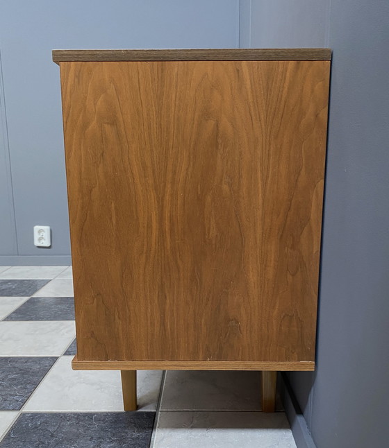 Image 1 of Buffet en bois à 2 portes de Suède