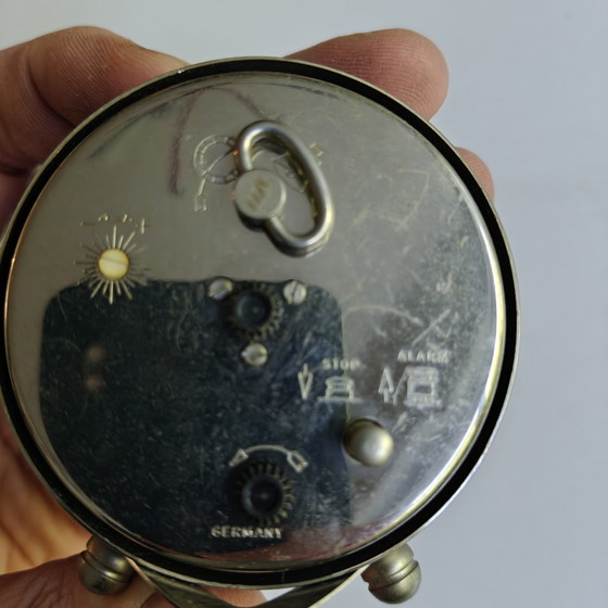Image 1 of Sveglia meccanica vintage Europa – Prodotta in Germania – Design di metà secolo