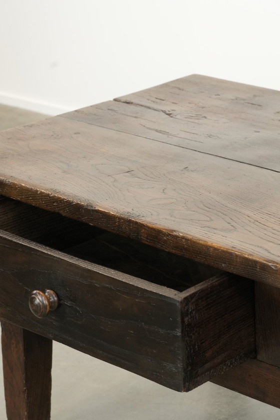 Image 1 of Mesa de centro antigua del siglo XVIII, de madera de castaño, procedente del sur de Europa, con dos cajones.