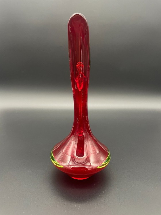 Vase Sommerso vintage à bec – verre rouge et verre à l'uranium – style Murano – Glass (photo 2 of 7)