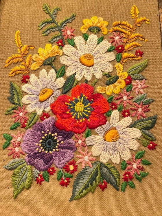 Image 1 of Set di quadri da ricamo vintage | 2 motivi floreali in una cornice di legno | fatti a mano | decorazione murale