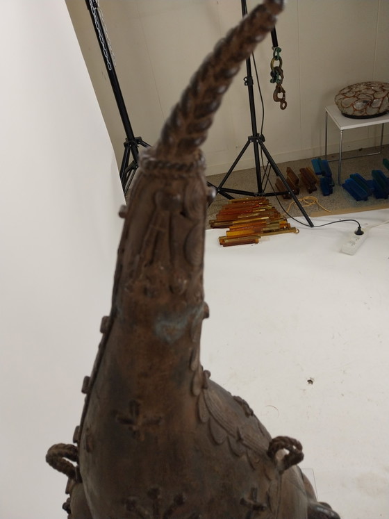 Image 1 of 1 statua africana in bronzo, Benin (Nigeria), alta 82 cm.