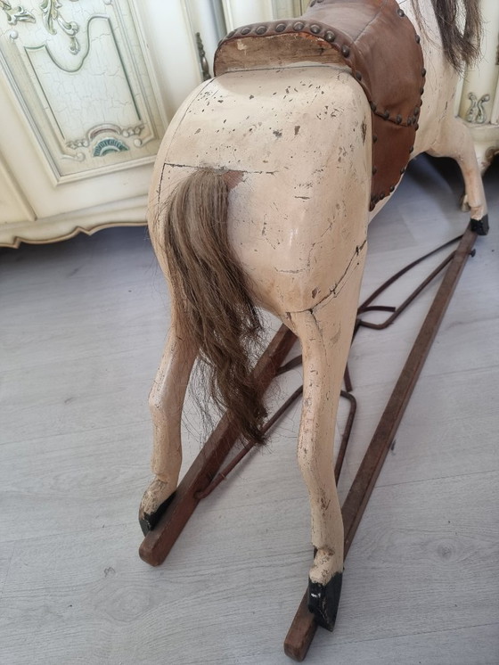 Image 1 of Cheval à bascule ancien en bois