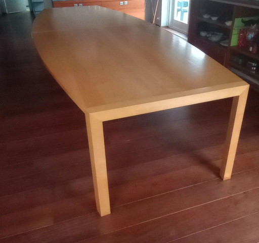 Très grande table de conférence en érable massif 425 cm.