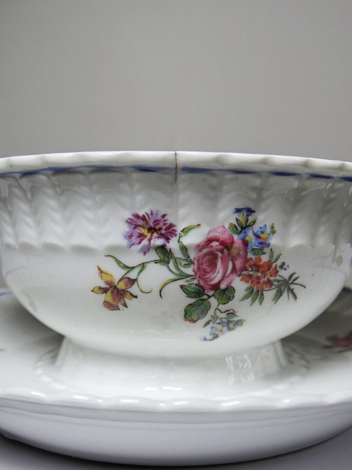 Bernardaud Limoges porcelain gravy boat with floral decoration, 1920s-1950s