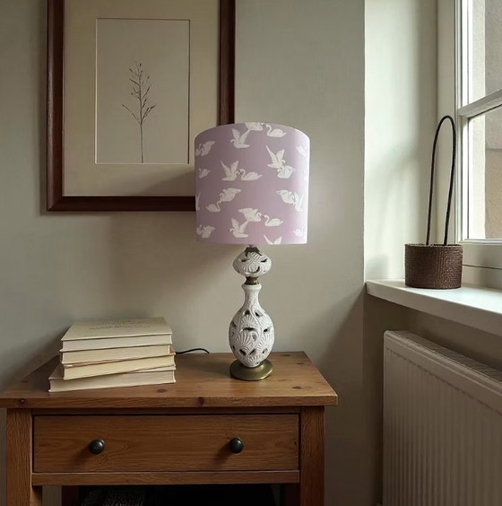 Image 1 of Lampe de table vintage romantique avec un élégant pied