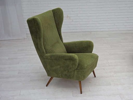 Années 60, design scandinave, fauteuil à dossier haut, meuble en velours, pieds en bois de hêtre.