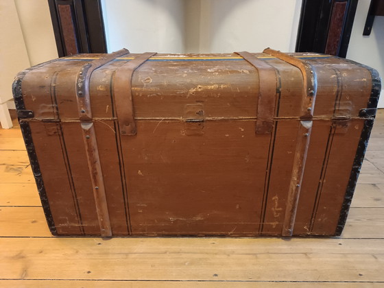 Image 1 of Trunk - Side table - Coffee table