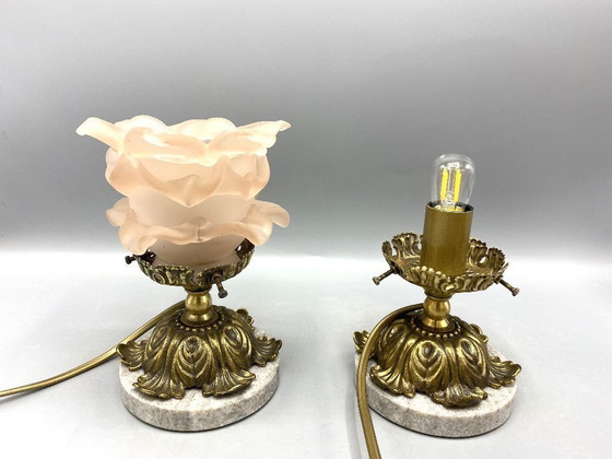 Image 1 of 2 Art Nouveau Tafellampen • Roze Gefrost Glas Bloemenkap • Messing & Marmer Voet