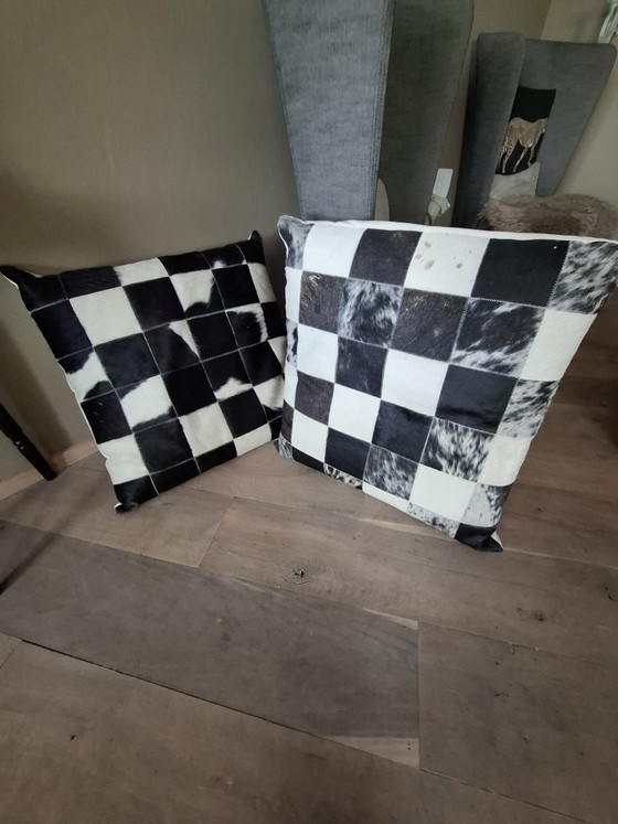 Koeienhuid Kussens – Cuscini, Leather, Textile (photo 3 of 5)