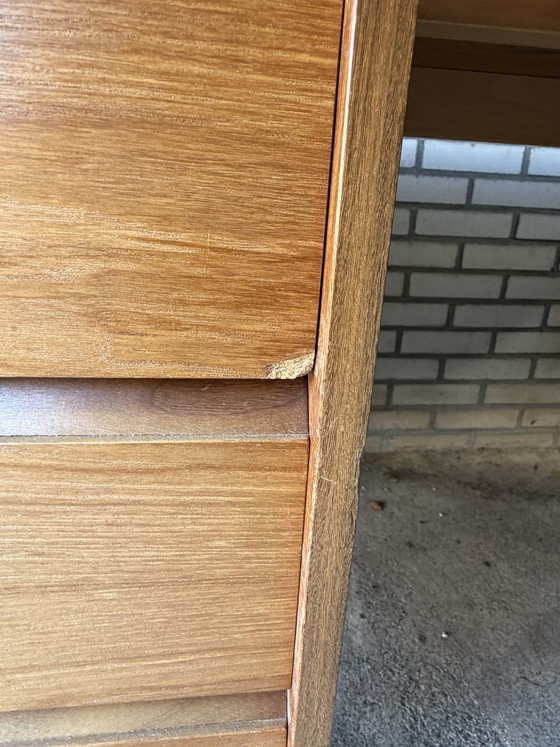 Image 1 of Groot vintage Deens bureau van teakhout zwevend midcentury