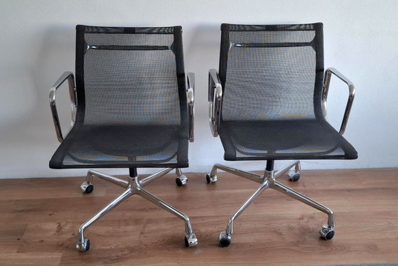 2 Vitra CharlesvEames Ea108 Sedie da ufficio – Alluminio, Tessile (photo 2 of 10)