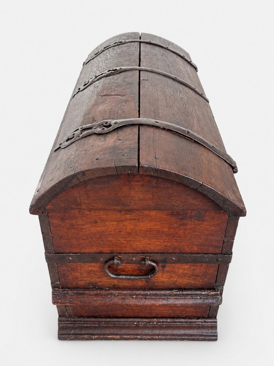 Image 1 of Baule/cassapanca antico in rovere con coperchio arcuato - XVII/inizio XVIII secolo