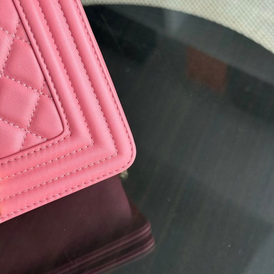 Image 1 of Chanel Boy Small – 20 cm, gestepptes Kalbsleder, roségoldene Beschläge, Serie 28