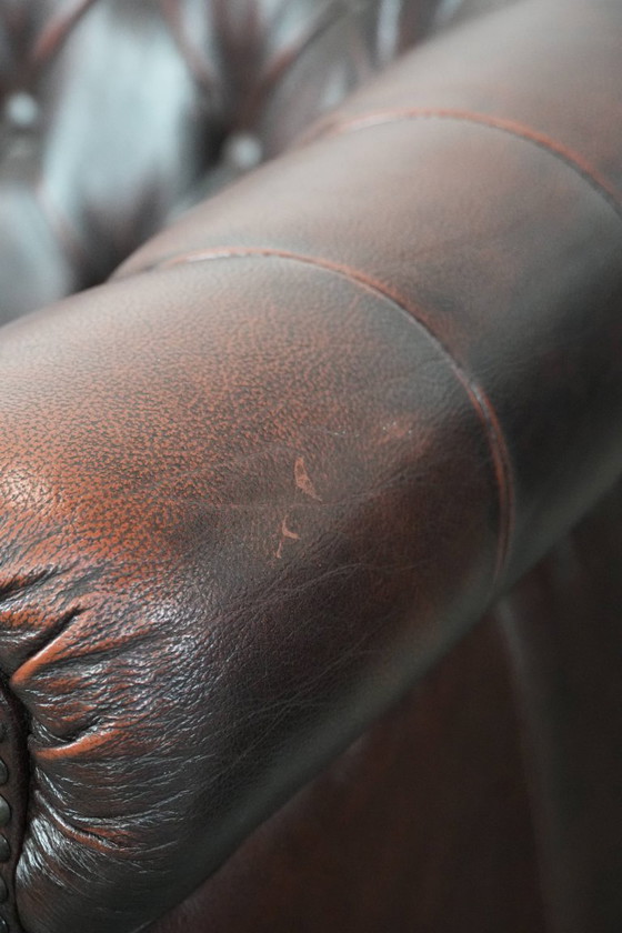 Image 1 of 3 fauteuils club Chesterfield classiques en cuir de vachette