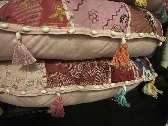 Image 1 of Poef Lodsh