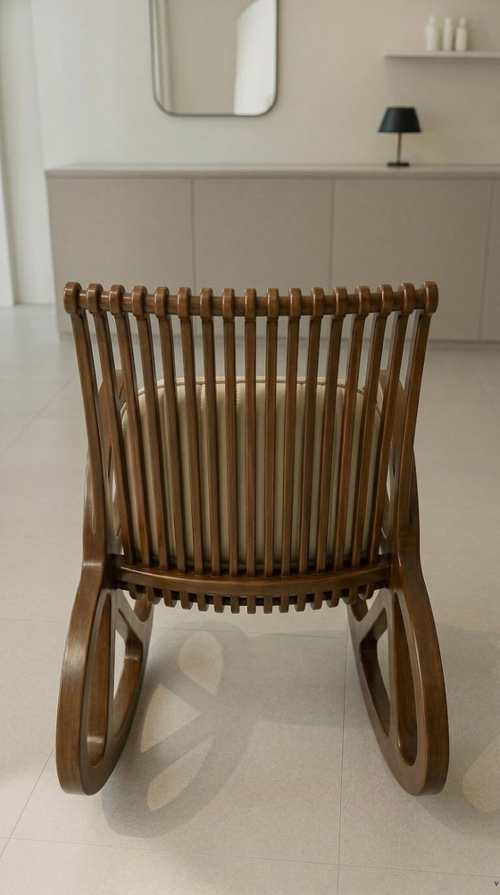 Image 1 of Moderner Schaukelstuhl aus Walnussholz, Bugholz-Lounge-Schaukelstuhl, cremefarbener Polstersessel, Wohnzimmerstuhl