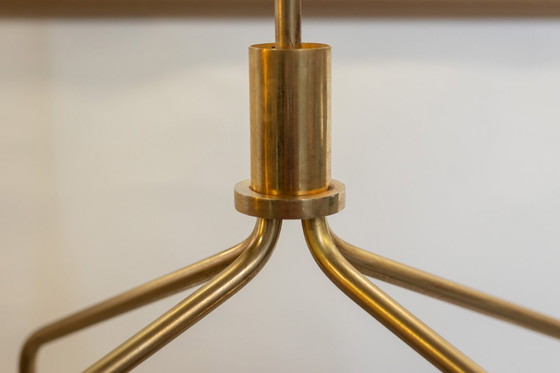 Image 1 of Mensola autoportante in ottone dorato con ripiani in vetro fumé. Anni '70