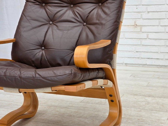 Image 1 of Années 1970, design norvégien d'Elsa & Nordahl Solheim, ensemble chaise et tabouret.
