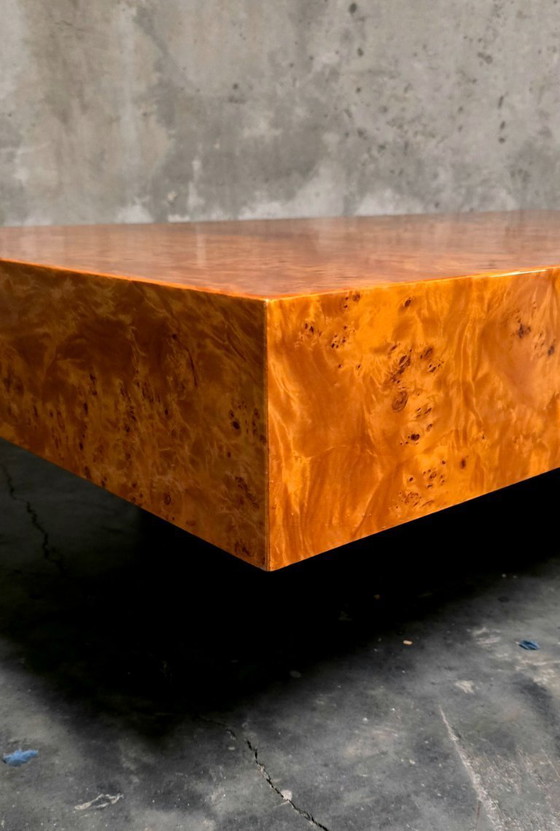 Image 1 of Table basse Jean-Claude Mahey pour Roche Bobois, placage de loupe d’orme, années 70