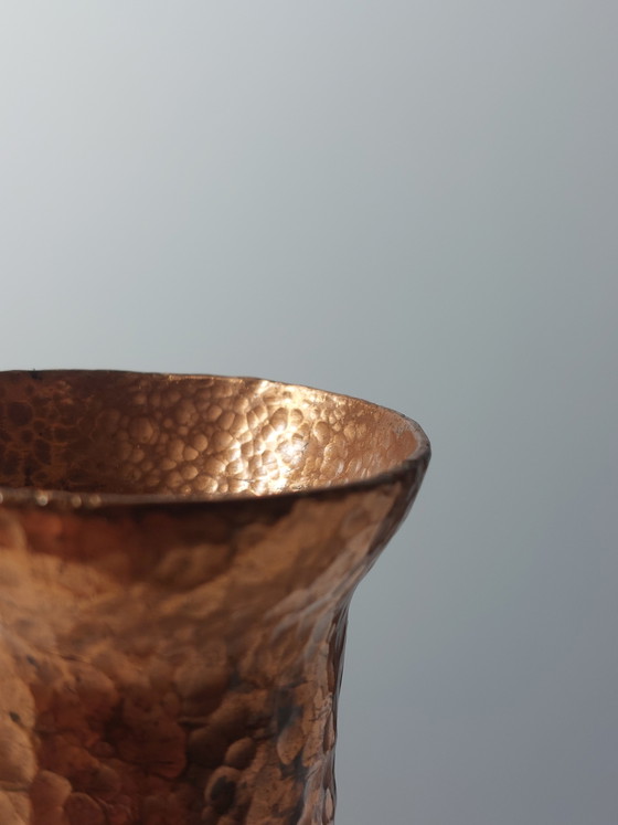 Image 1 of Vase anthroposophique en cuivre martelé à la main