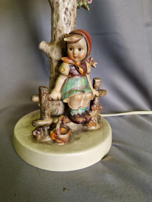 Goebel Hummel-Lampe, gerade ruhend