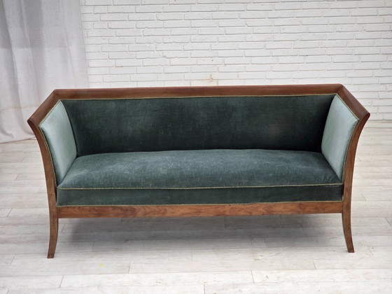 Image 1 of Divano danese a 3 posti, anni '50, rivestimento in velluto verde/blu, legno di frassino.