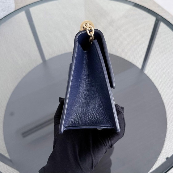 Image 1 of DIOR 30 MONTAIGNE MEDIUM - CAVIALE BLU SCURO CON FINITURE ORO
