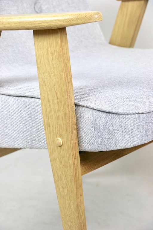 Fauteuil lounge beige et gris modèle 366 par Józef Chierowski, années 1970