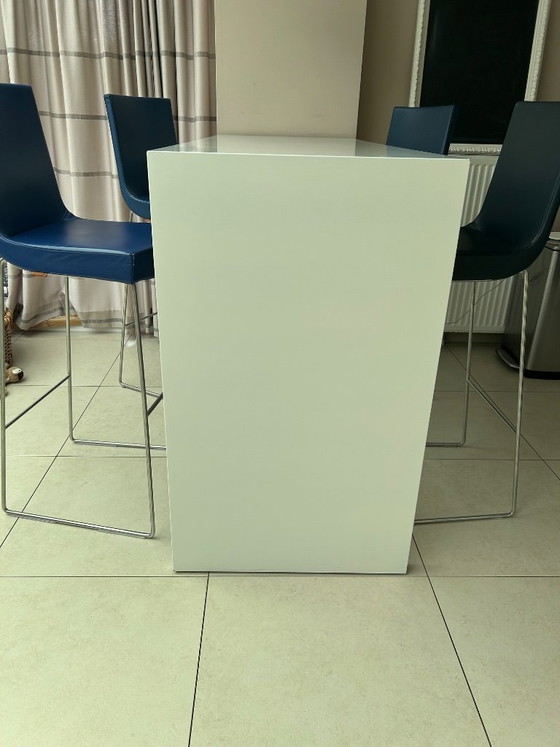 Image 1 of Tavolo da bar con sgabelli in pelle Montis