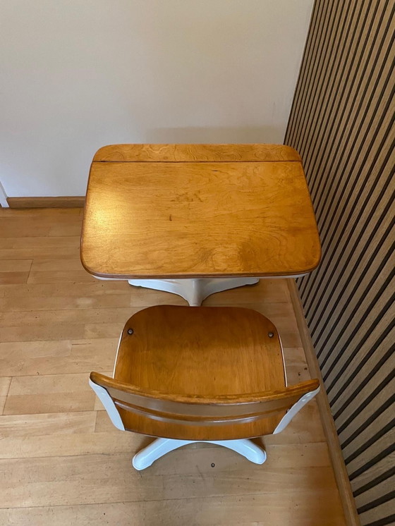 Image 1 of Pupitre escolar americano.