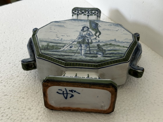 Image 1 of Vaso ottagonale, fine XIX secolo, in stile Delft - marchio non identificato