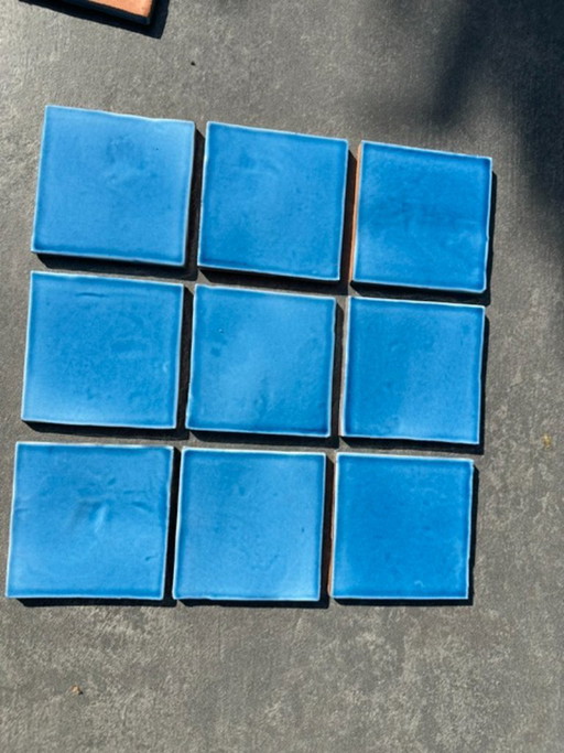 Authentische Atelier Wiart - komplettes Konvolut von 200 handgefertigten französischen Wandfliesen (11 x 11 cm)