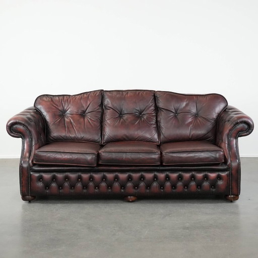 Rotes 2,5-Sitzer-Chesterfield-Sofa auf Rollen im englischen Stil